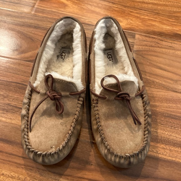 UGG Dakota 5612 Womens Chestnut Suede Sheepskin Slip-On Moccasin Slippers Sz9 - Picture 4 of 14